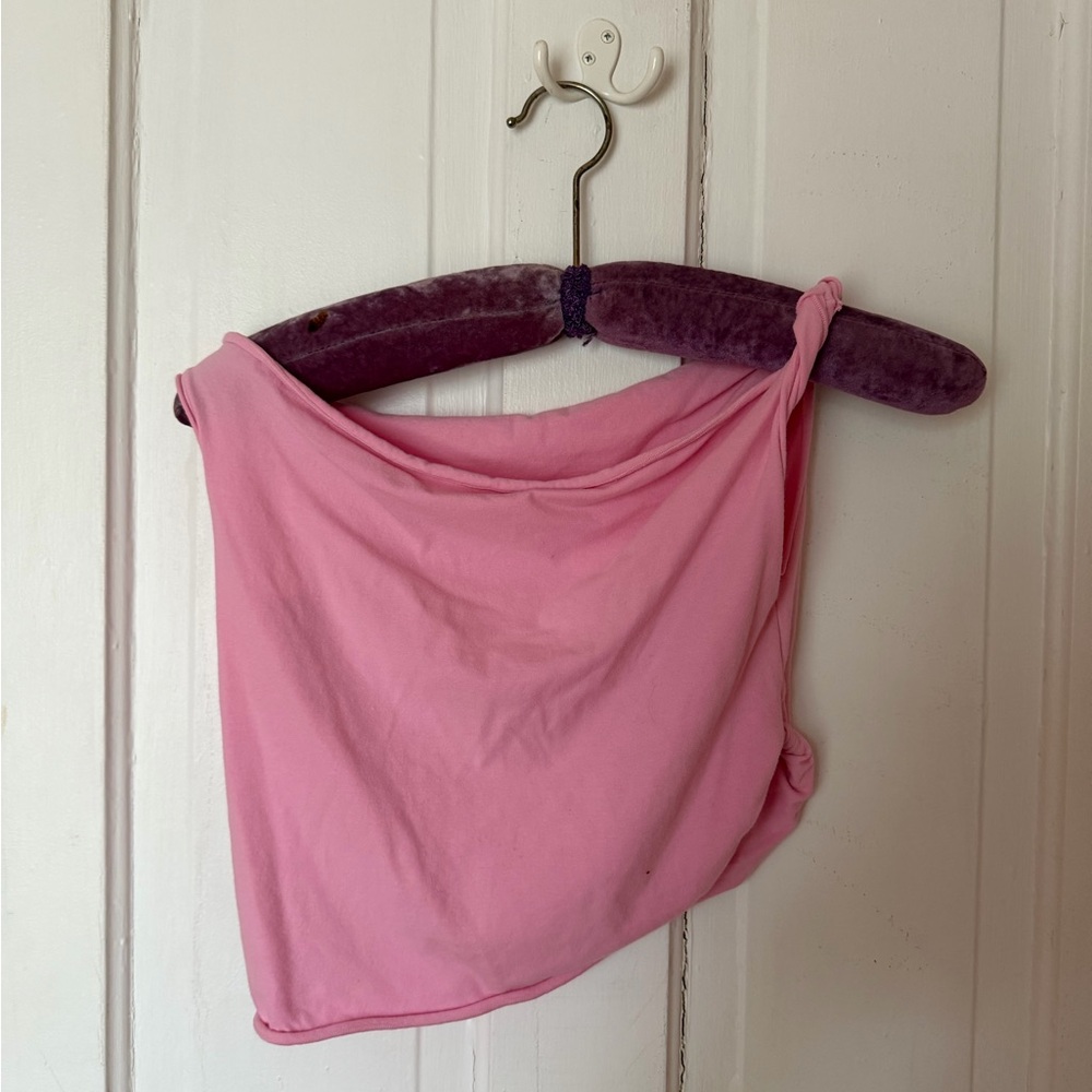 Skims off the shoulder/ one shoulder crop top
